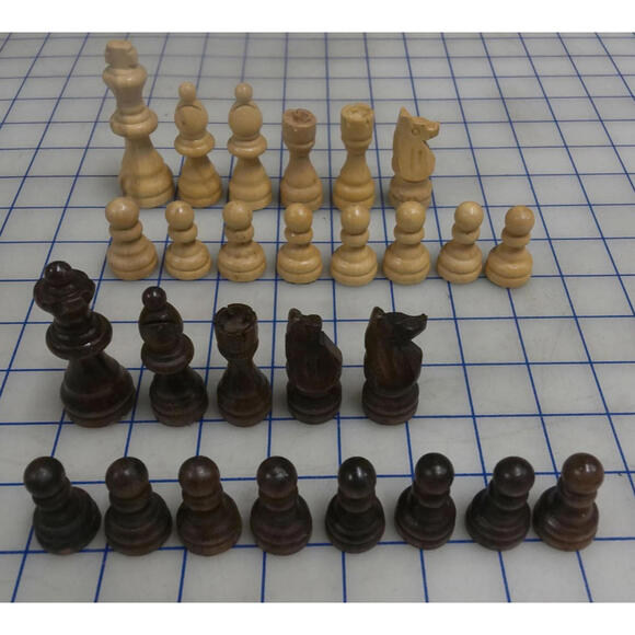 Wooden Chess Set 27 Pieces 3